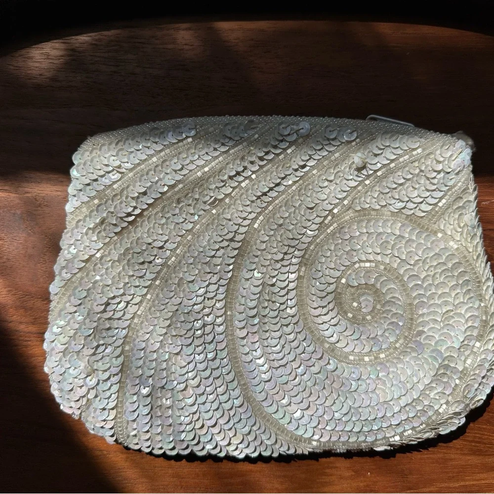 🤍Beautiful white vintage bead and sequin evening bag